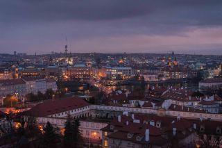 Se va haciendo de noche en Praga